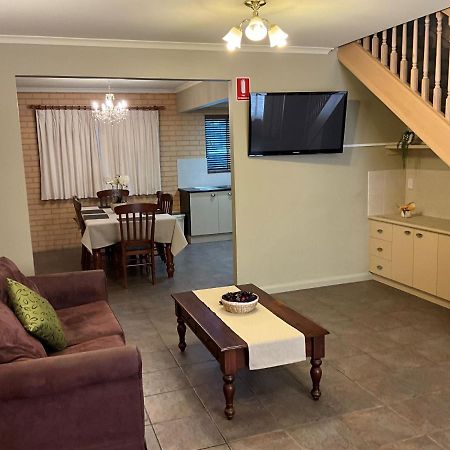 Albury Georgian Motel & Suites Екстер'єр фото