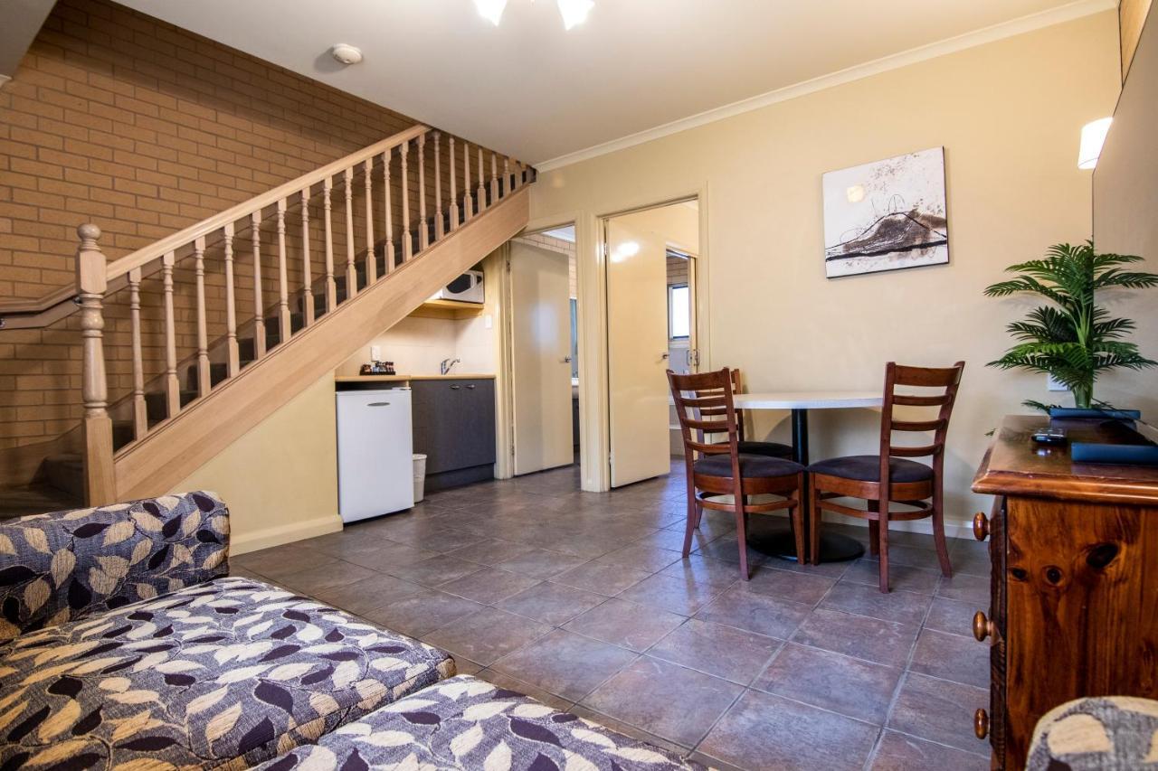 Albury Georgian Motel & Suites Екстер'єр фото